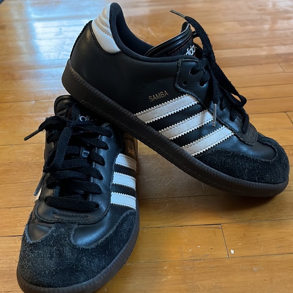 Black Adidas Samba, boys 3.5 - Picture 3 of 4